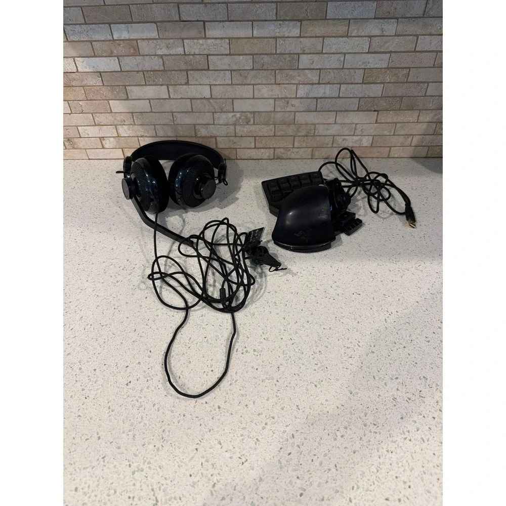 Razer Carcharias Gaming Headset Black Over Ear PC‎